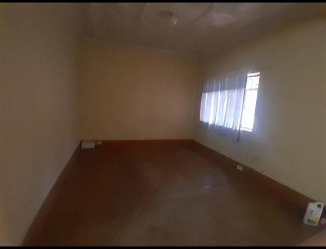 4 BEDROOM HOUSE FOR SALE IN BEZUIDENHOUT VALLEY